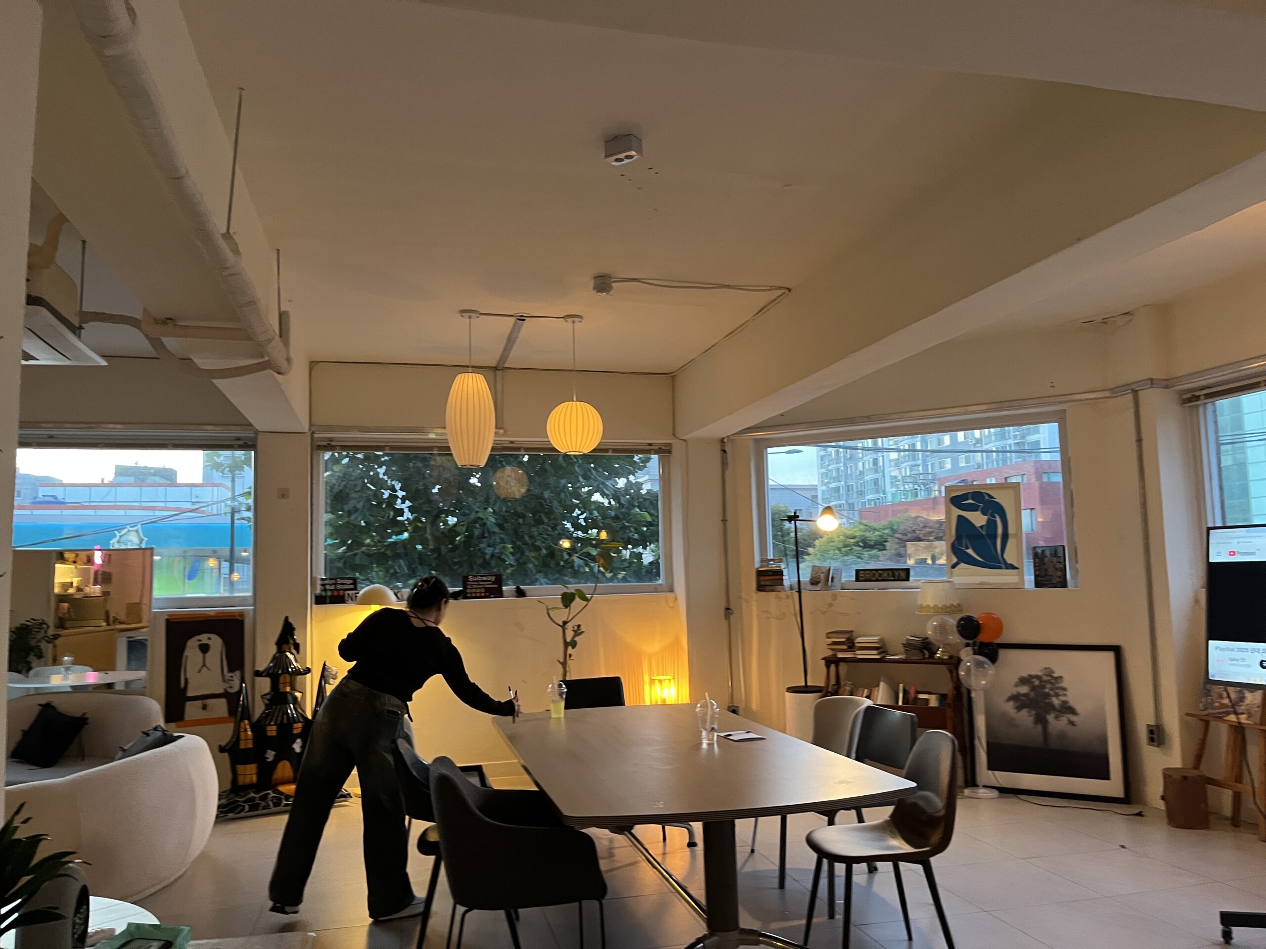 Cross-border dating meetup participants