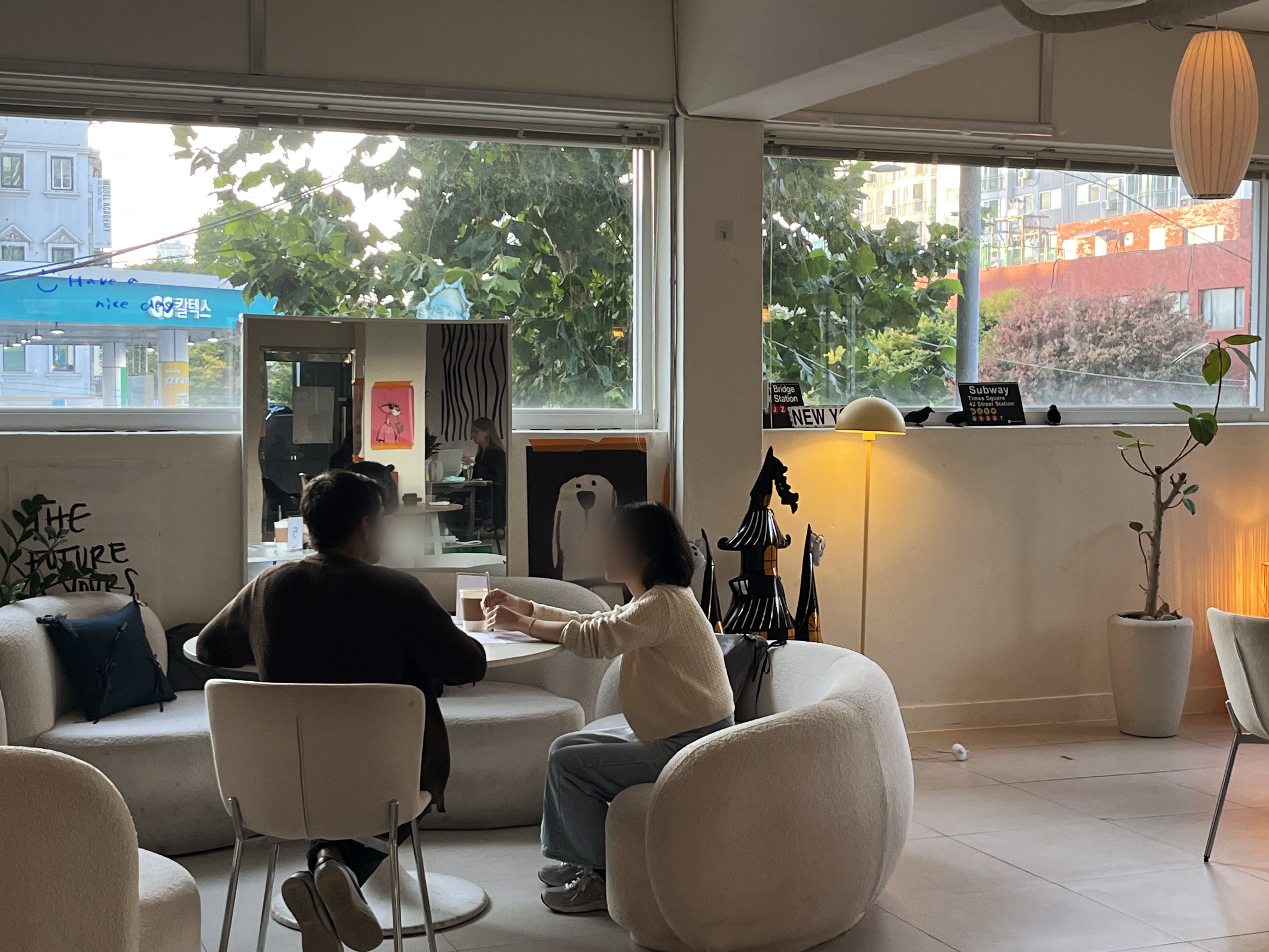 Cross-border dating meetup participants